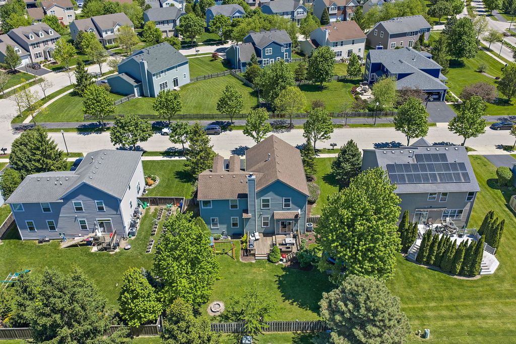 Image 33 of property listing at 394 Rockland Avenue, Elgin, IL 60124