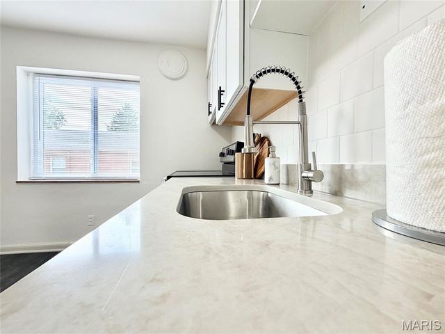 5952 Nagel Avenue, St Louis, MO 63109