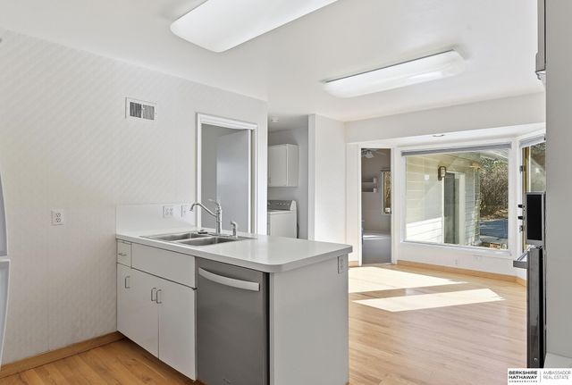 6477 Cuming Street, Omaha, NE 68132