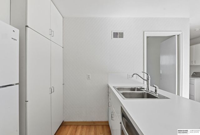 6477 Cuming Street, Omaha, NE 68132