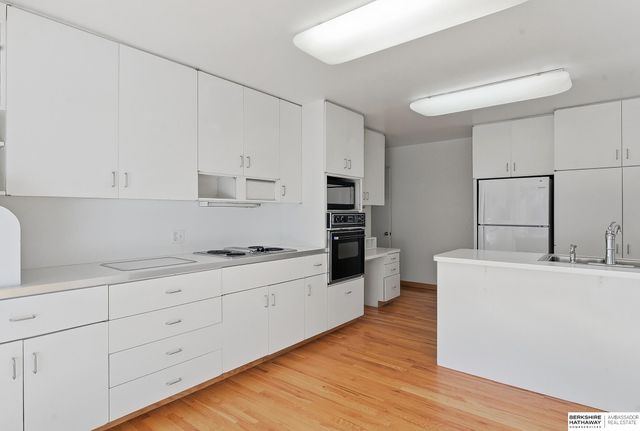 6477 Cuming Street, Omaha, NE 68132