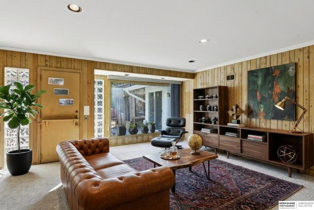 6477 Cuming Street, Omaha, NE 68132