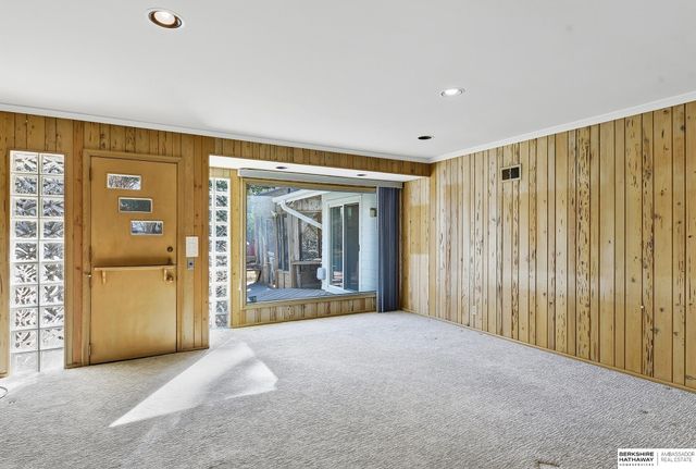 6477 Cuming Street, Omaha, NE 68132