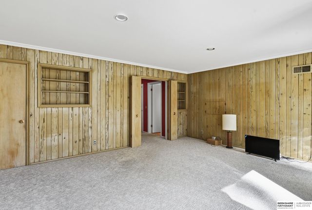 6477 Cuming Street, Omaha, NE 68132