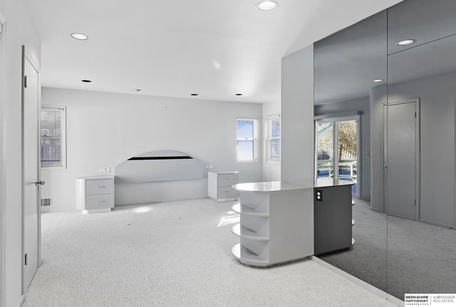 6477 Cuming Street, Omaha, NE 68132