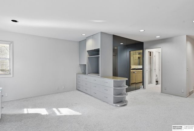 6477 Cuming Street, Omaha, NE 68132