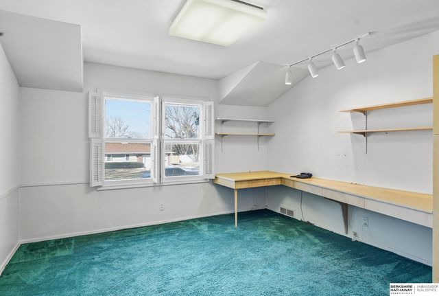 6477 Cuming Street, Omaha, NE 68132