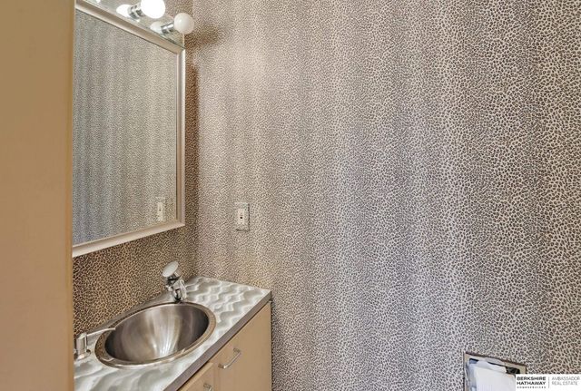 6477 Cuming Street, Omaha, NE 68132