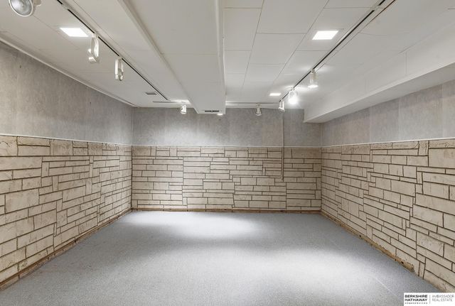 6477 Cuming Street, Omaha, NE 68132