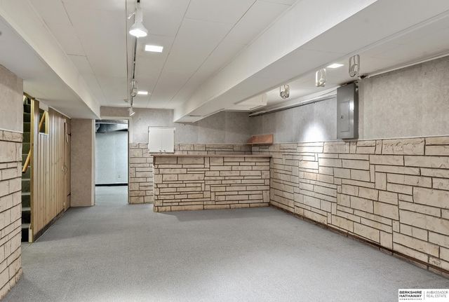 6477 Cuming Street, Omaha, NE 68132