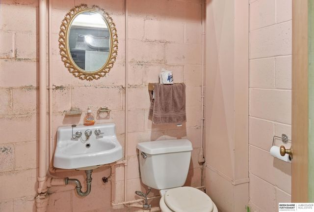 6477 Cuming Street, Omaha, NE 68132