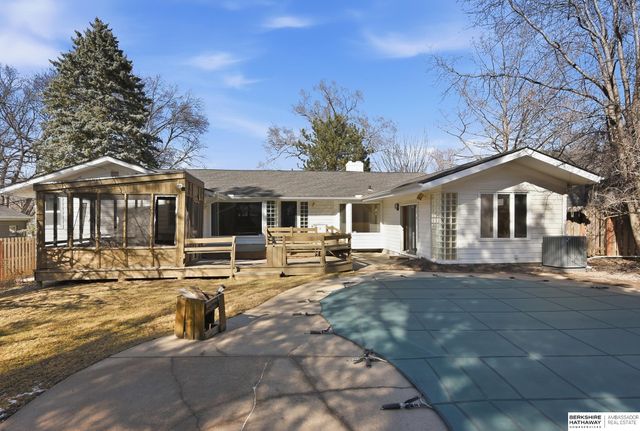 6477 Cuming Street, Omaha, NE 68132