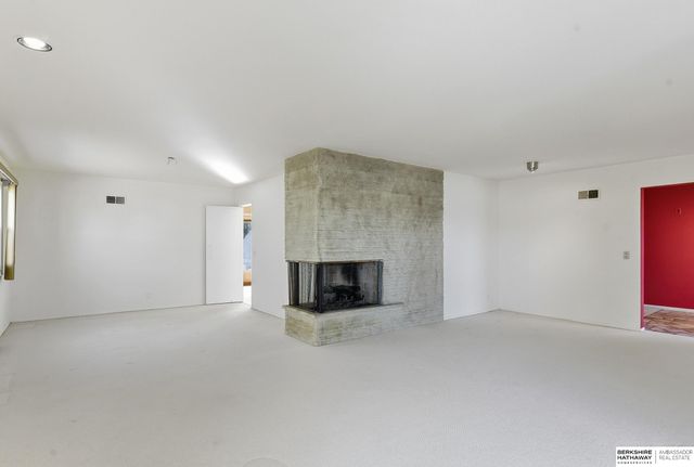 6477 Cuming Street, Omaha, NE 68132