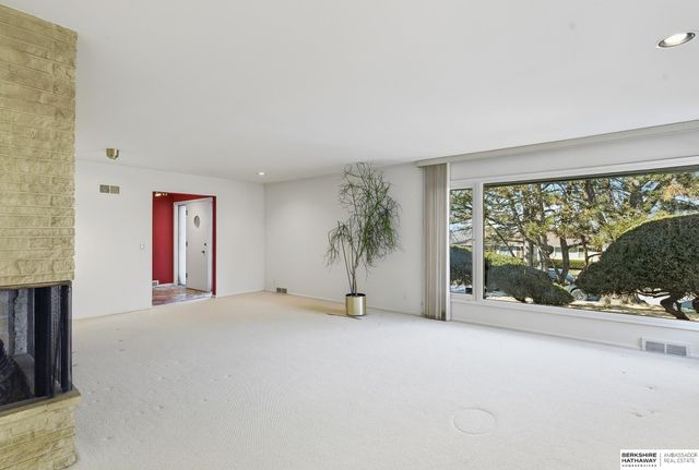 6477 Cuming Street, Omaha, NE 68132