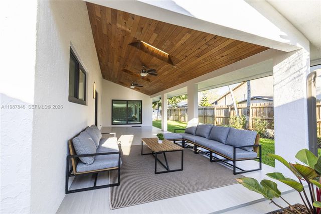 12271 SW 95th St, Miami, FL 33186