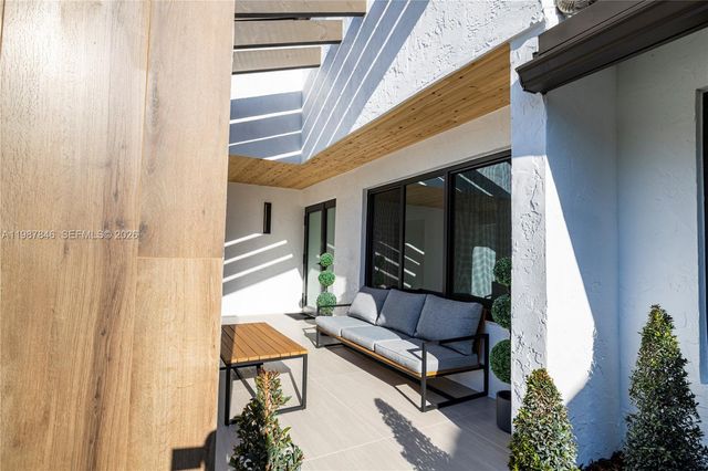 12271 SW 95th St, Miami, FL 33186