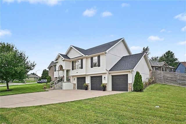1857 Shannon Drive, Liberty, MO 64068