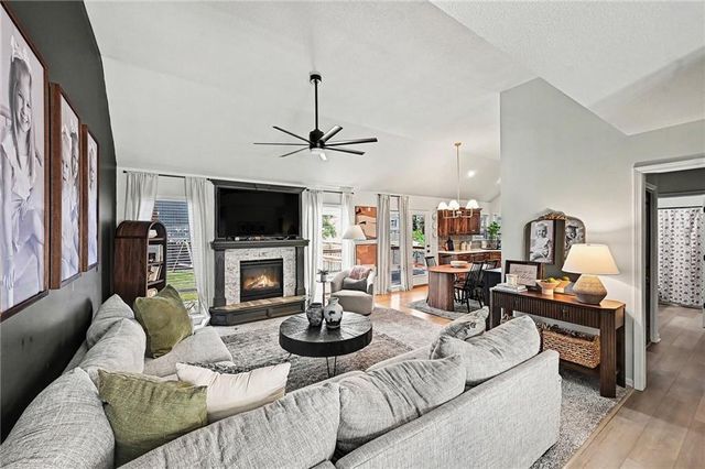 1857 Shannon Drive, Liberty, MO 64068