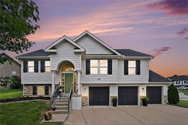 1857 Shannon Drive, Liberty, MO 64068