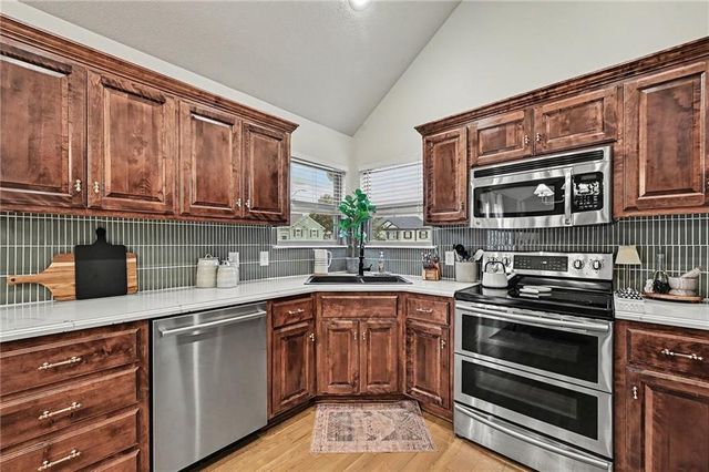 1857 Shannon Drive, Liberty, MO 64068