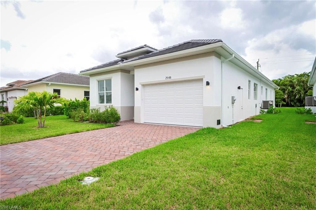 2548 Linda DR, NAPLES, FL 34112 — photo 2