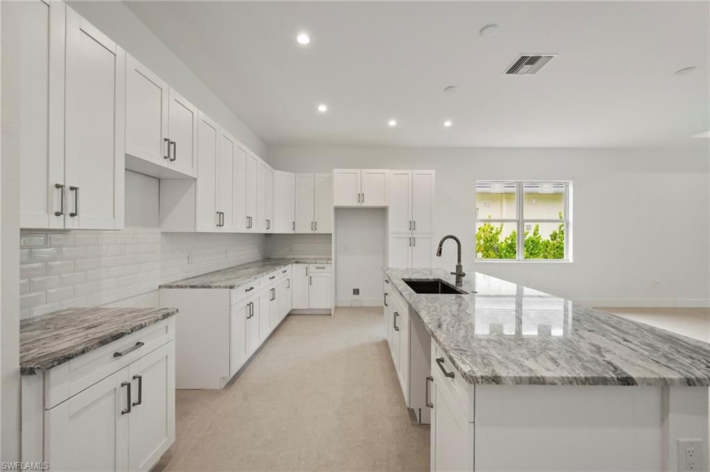2548 Linda DR, NAPLES, FL 34112 — photo 3