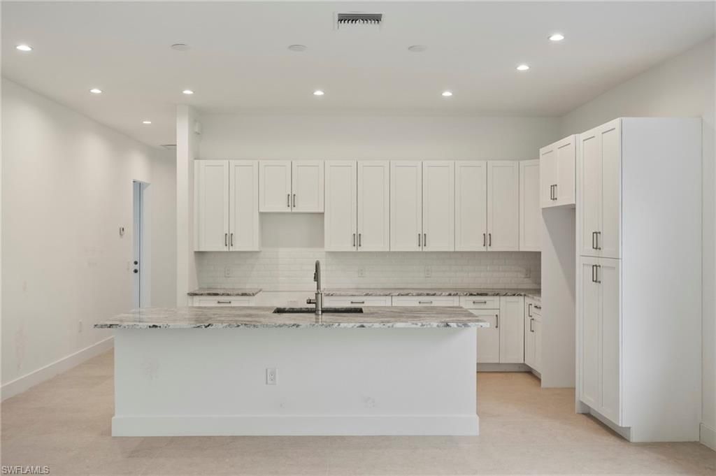 2548 Linda DR, NAPLES, FL 34112 — photo 4