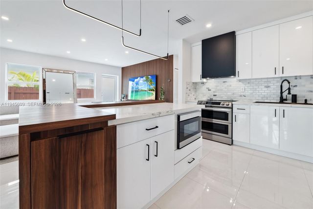 2180 SW 20th St, Miami, FL 33145