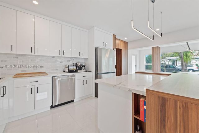 2180 SW 20th St, Miami, FL 33145