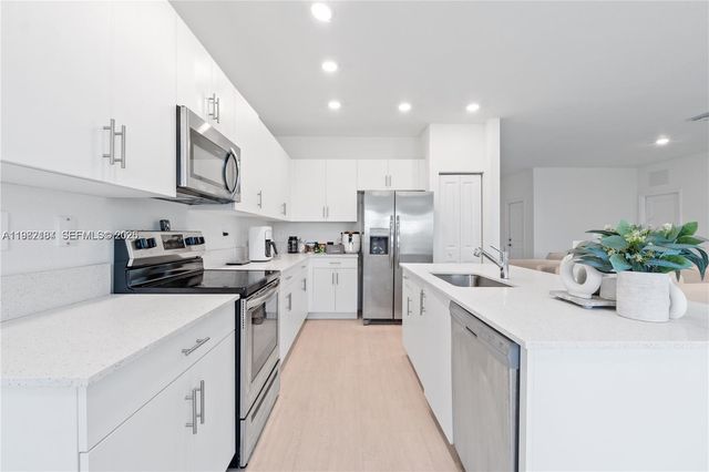 11932 SW 241st Ter 11932, Homestead, FL 33032