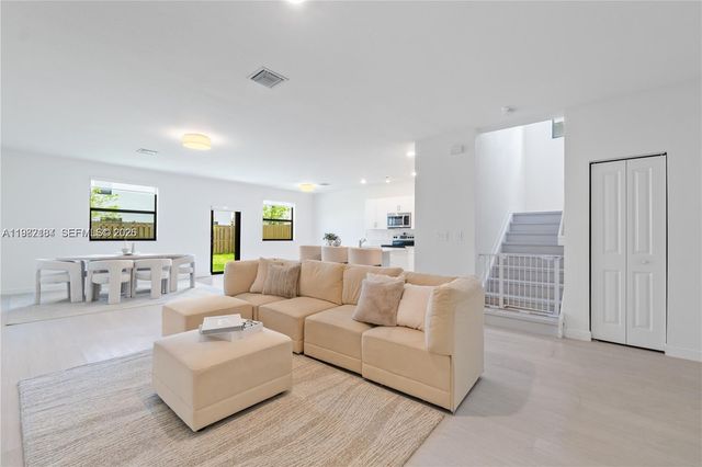 11932 SW 241st Ter 11932, Homestead, FL 33032