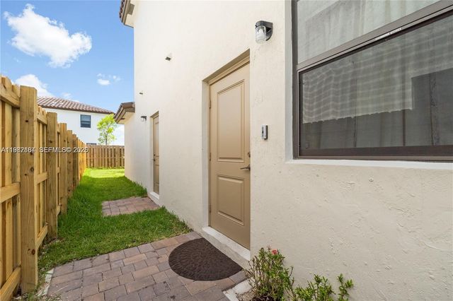 11932 SW 241st Ter 11932, Homestead, FL 33032