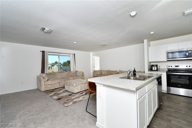 2514 19th ST SW, Lehigh Acres, FL 33976