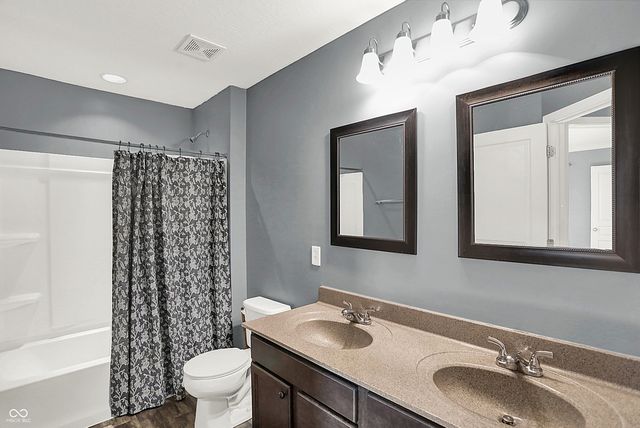 1515 W Springhurst Boulevard, Greenfield, IN 46140