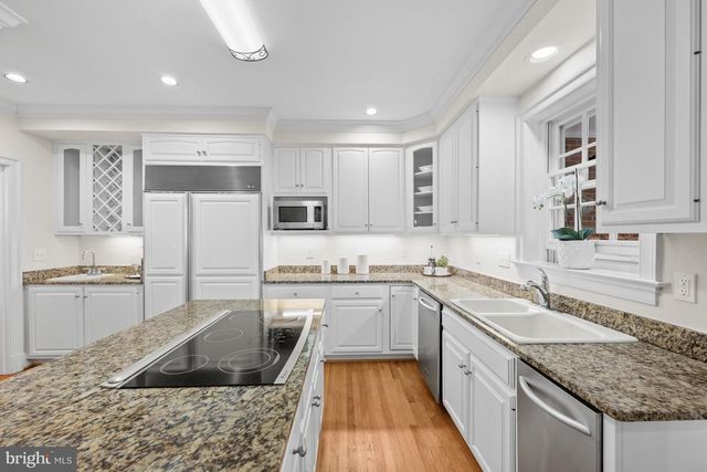 9430 TURNBERRY DR, Potomac, MD 20854