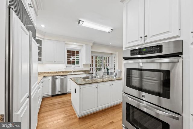 9430 TURNBERRY DR, Potomac, MD 20854