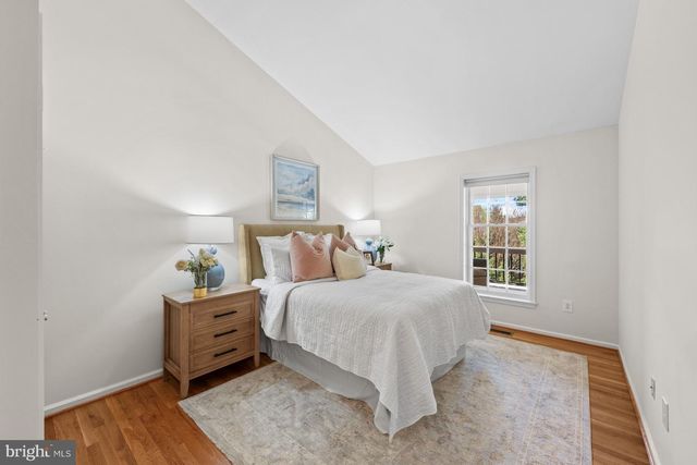9430 TURNBERRY DR, Potomac, MD 20854