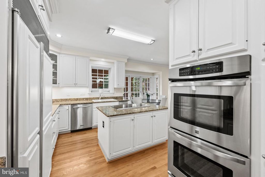 Image 10 of property listing at 9430 TURNBERRY DR, Potomac, MD 20854