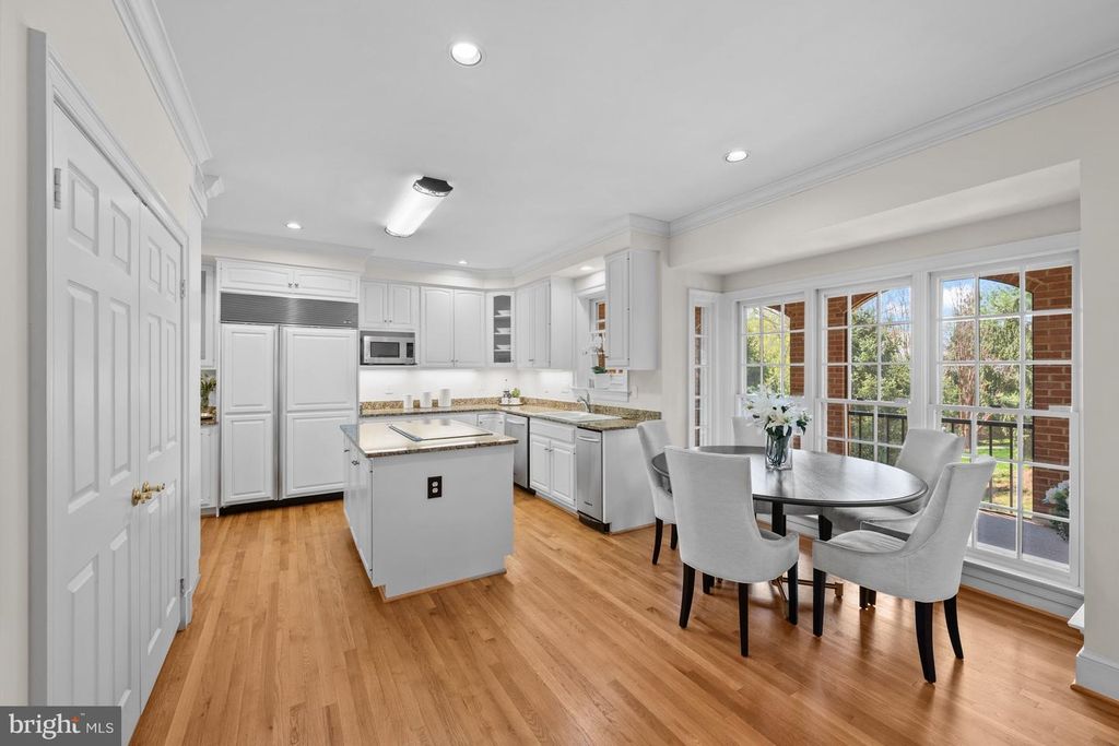 Image 13 of property listing at 9430 TURNBERRY DR, Potomac, MD 20854