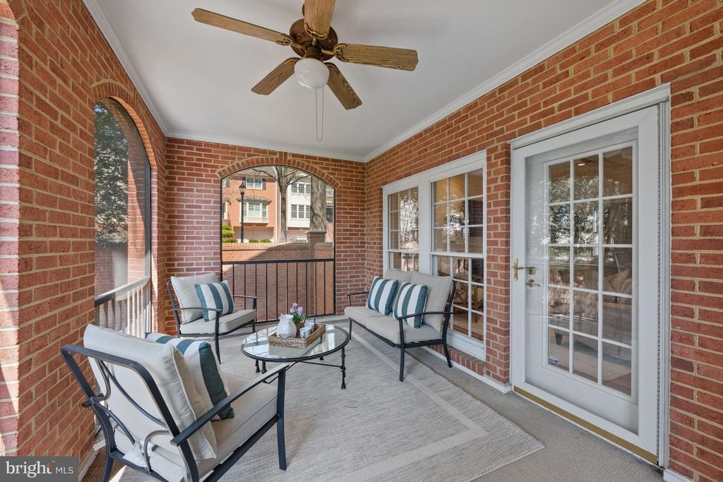 Image 16 of property listing at 9430 TURNBERRY DR, Potomac, MD 20854