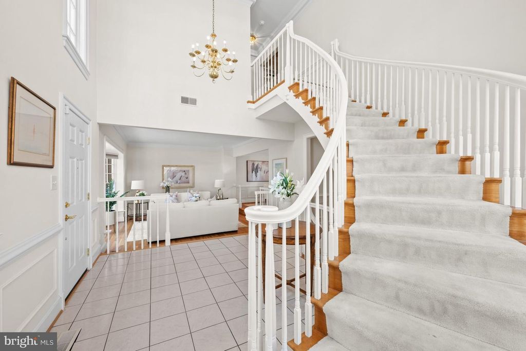 Image 22 of property listing at 9430 TURNBERRY DR, Potomac, MD 20854