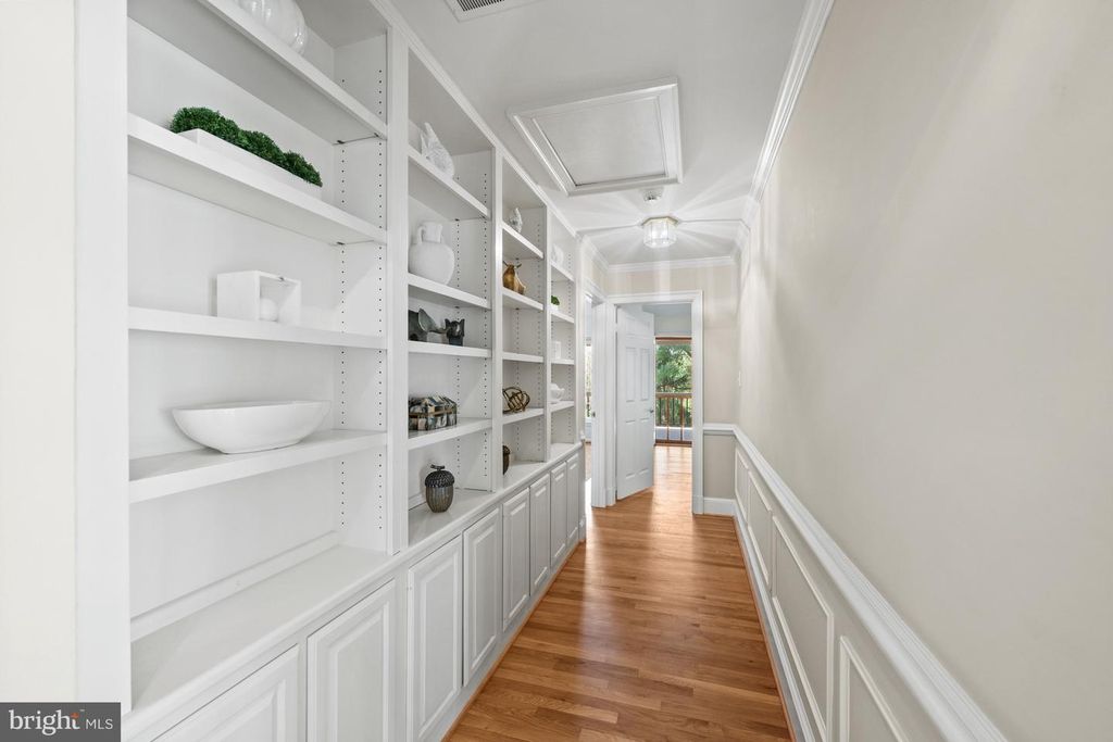 Image 24 of property listing at 9430 TURNBERRY DR, Potomac, MD 20854