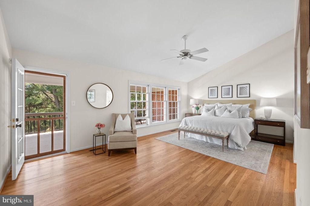 Image 25 of property listing at 9430 TURNBERRY DR, Potomac, MD 20854