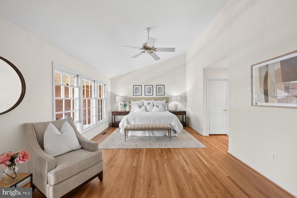 Image 26 of property listing at 9430 TURNBERRY DR, Potomac, MD 20854