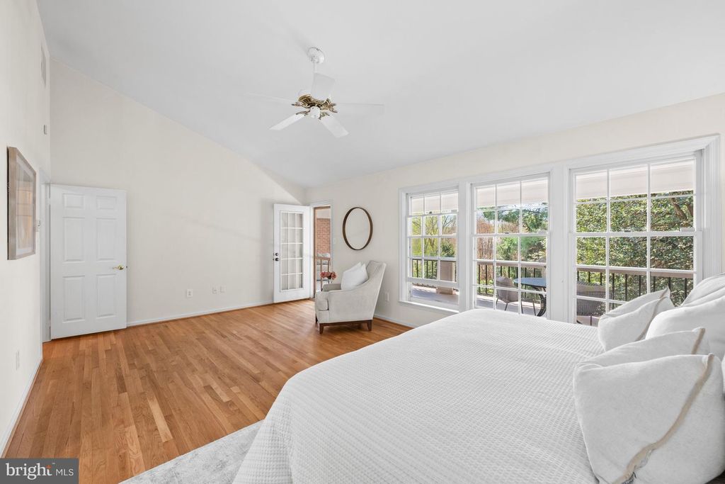 Image 27 of property listing at 9430 TURNBERRY DR, Potomac, MD 20854