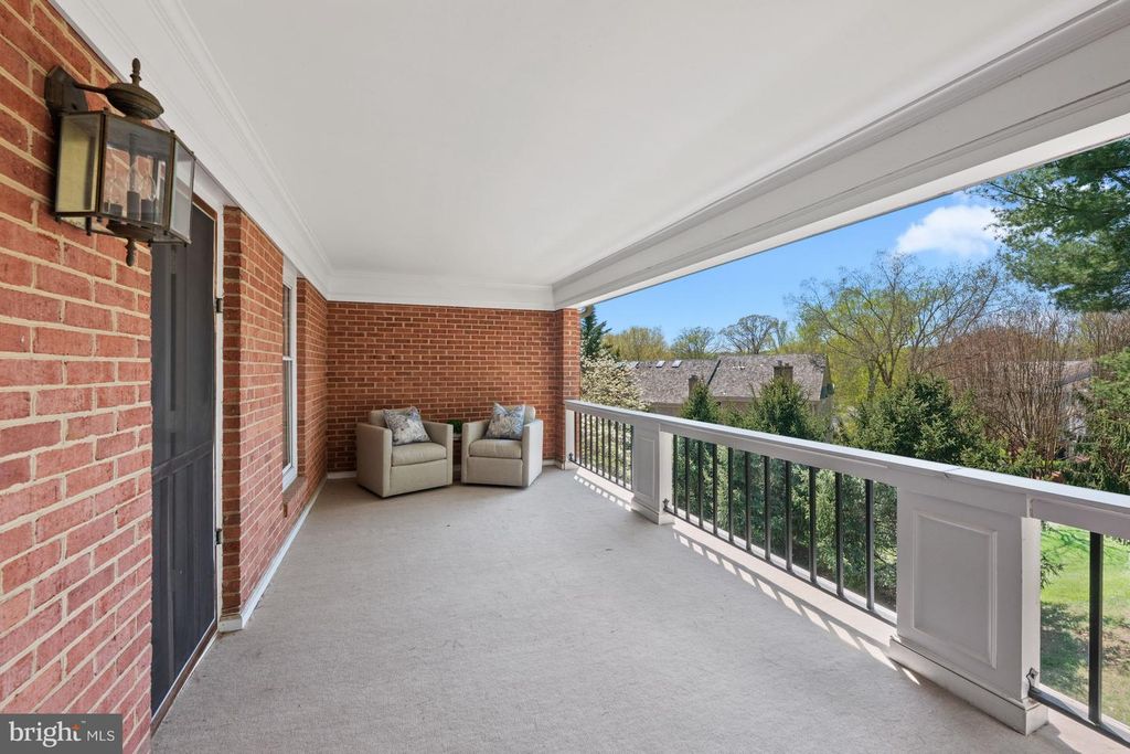 Image 28 of property listing at 9430 TURNBERRY DR, Potomac, MD 20854