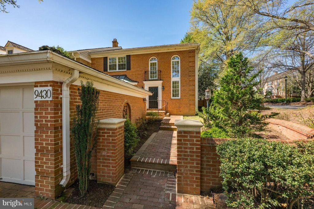 Image 2 of property listing at 9430 TURNBERRY DR, Potomac, MD 20854