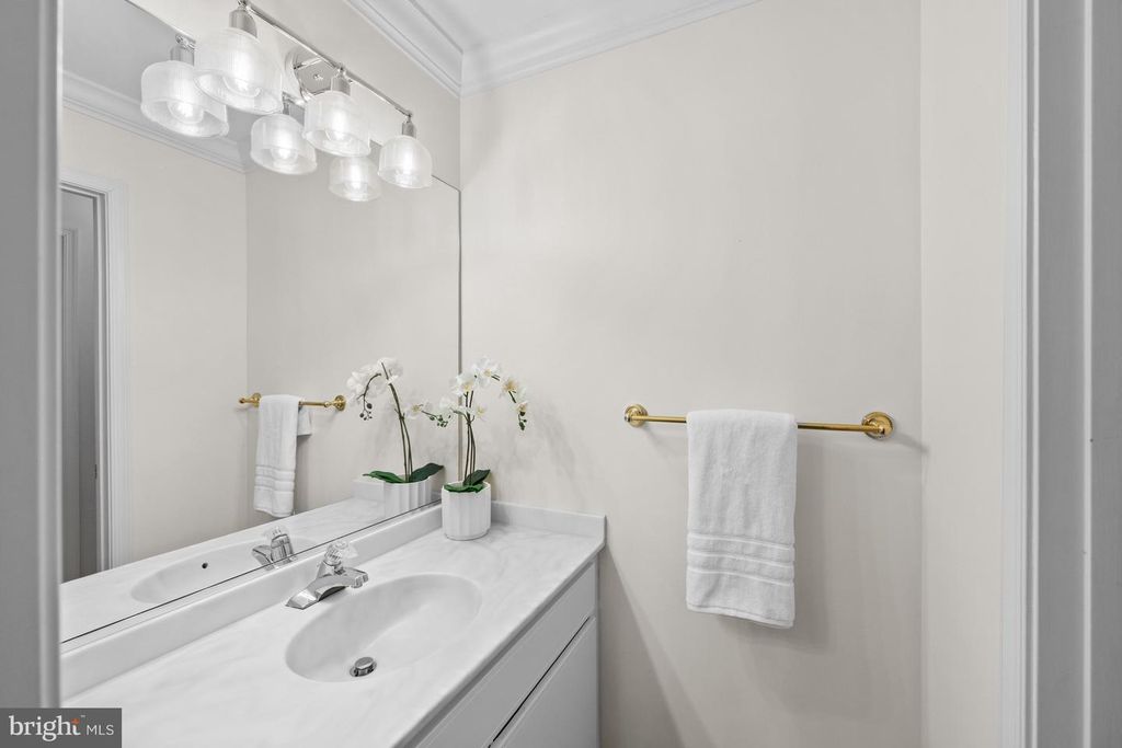 Image 36 of property listing at 9430 TURNBERRY DR, Potomac, MD 20854