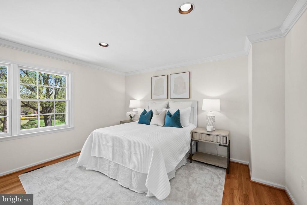 Image 37 of property listing at 9430 TURNBERRY DR, Potomac, MD 20854