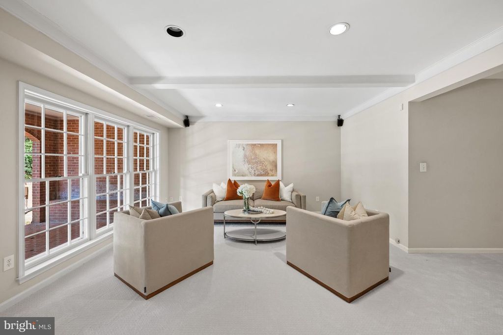 Image 43 of property listing at 9430 TURNBERRY DR, Potomac, MD 20854